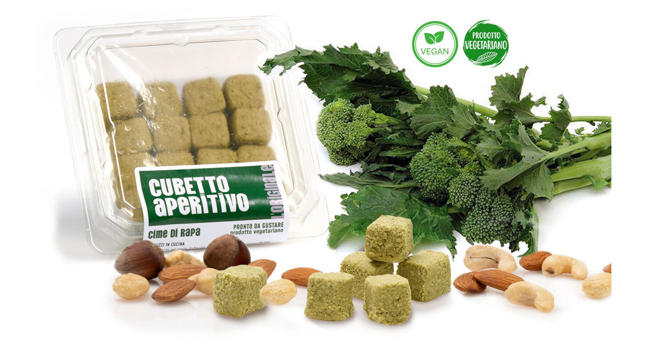 Frutta secca e cime di rapa Vaschetta di L'Originale patè in cubetti Calfra con frutta secca e cime di rapa, prodotto vegano e vegetariano, ricco di fibre, proteine e vitamine